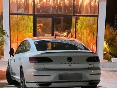 Gebraucht VW Arteon R-line 280 PS (205 kW) 2018 Weiß Kleinwagen
