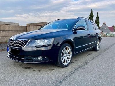Usado Skoda Superb 140 HP (102 kW) 2014 Preto Carrinha