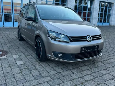 Gebraucht VW Touran Match 140 PS (102 kW) 2012 Gold Van / Kleinbus