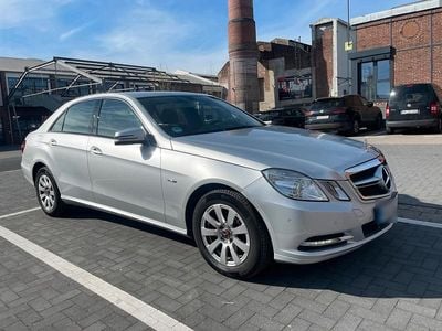 Gebraucht Mercedes E200 184 PS (135 kW) 2011 Silber Limousine