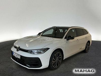 Gebraucht VW Passat R-line 177 PS (130 kW) 2024 Pure white grenadillschwarz metallic Kombi