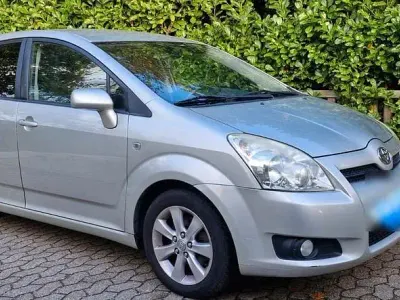 Gebraucht Toyota Corolla Verso Executive 129 PS (94 kW) 2008 Silber Van / Kleinbus