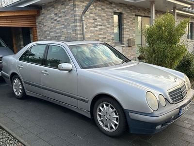 Mercedes E200