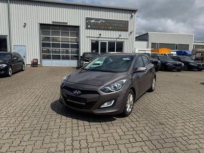 Gebraucht Hyundai i30 Style 128 PS (94 kW) 2012 Cashmere brown Limousine