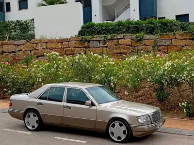 Gebraucht Mercedes 220 150 PS (110 kW) 1993 Beige Limousine
