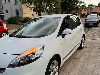 Weiß Gebraucht 2013 Renault Scénic III Van / Kleinbus | 4.000 € (Superpreis)