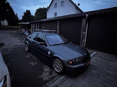 BMW 323