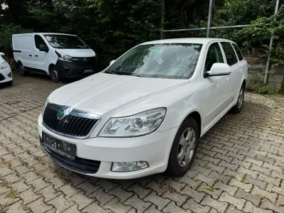 Gebraucht Skoda Octavia 105 PS (77 kW) 2012 Weiß Kombi