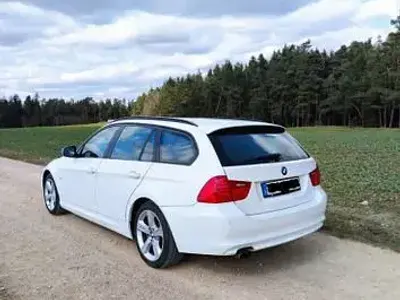 Gebraucht BMW 318 143 PS (105 kW) 2012 Weiß Kombi