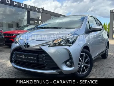 Gebraucht Toyota Yaris 111 PS (81 kW) 2019 Silber Limousine