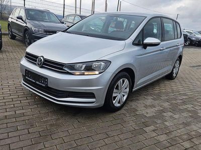 Silber Gebraucht 2017 VW Touran Trendline Van / Kleinbus | 11.950 € (Fairer Preis)