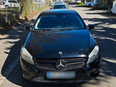 Gebraucht Mercedes A180 122 PS (89 kW) 2013 Schwarz Limousine
