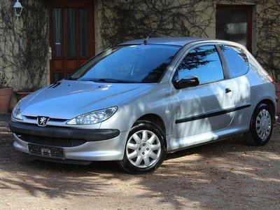 Gebraucht Peugeot 206 60 PS (44 kW) 2004 Silber Limousine