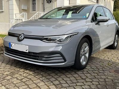 Gebraucht VW Golf VIII Life 116 PS (85 kW) 2024 Grau Limousine