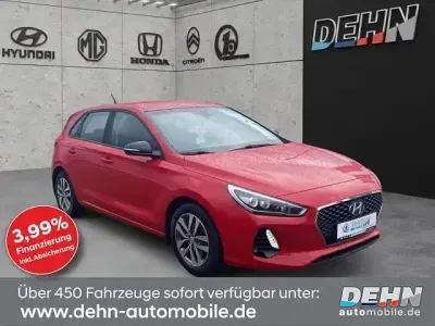 Gebraucht Hyundai i30 140 PS (102 kW) 2017 Rot Limousine