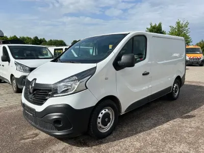Gebraucht Renault Trafic 121 PS (88 kW) 2017 Weiß Van / Kleinbus