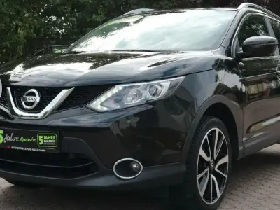 Gebraucht Nissan Qashqai Tekna 163 PS (119 kW) 2015 Schwarz SUV