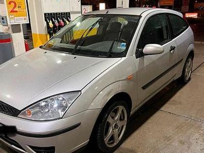 Usata Ford Focus 75 CV (55 kW) 2004 Argento Utilitaria