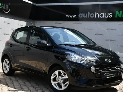 Gebraucht Hyundai i10 Trend 84 PS (61 kW) 2022 Phantom black / met Kleinwagen