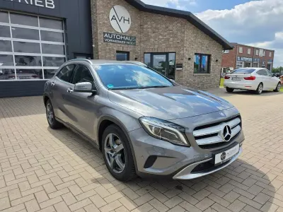 Gebraucht Mercedes GLA200 Urban 156 PS (114 kW) 2015 Grau SUV