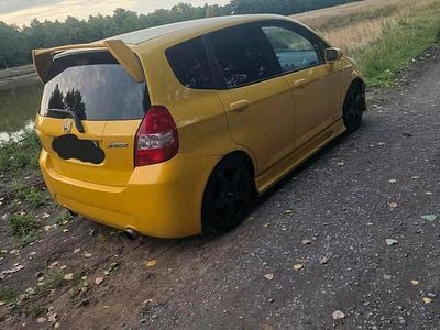 Second-hand Honda Jazz 82 CP (60 kW) 2006 Galben Hatchback