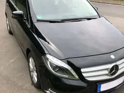 Gebraucht Mercedes B180 122 PS (89 kW) 2013 Schwarz Kleinwagen