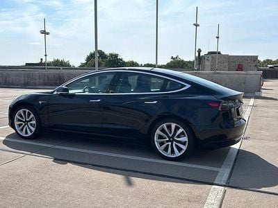 Schwarz Gebraucht 2019 Tesla Model 3 Limousine | 21.499 € (Etwas zu teuer)