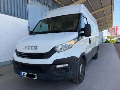 Second-hand Iveco Daily 156 CP (114 kW) 2018 Alb Monovolum