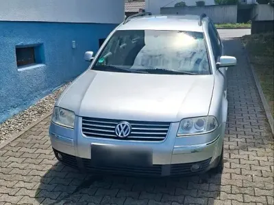 Gebraucht VW Passat 131 PS (96 kW) 2001 Silber Kombi