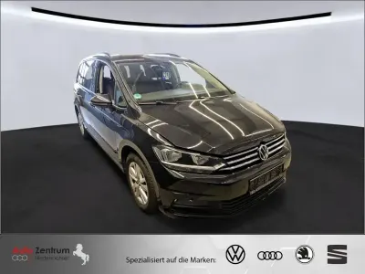 Gebraucht VW Touran Family 122 PS (89 kW) 2023 Deep black pearlescent Van / Kleinbus