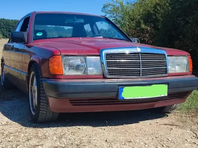 Gebraucht Mercedes 190 109 PS (80 kW) 1990 Rot Limousine