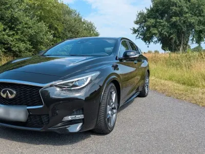 Gebraucht Infiniti Q30 Sport Tech 211 PS (155 kW) 2020 Schwarz Coupé