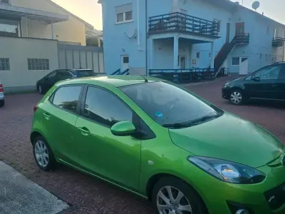 Gebraucht Mazda 2 95 PS (69 kW) 2013 Grün Kleinwagen