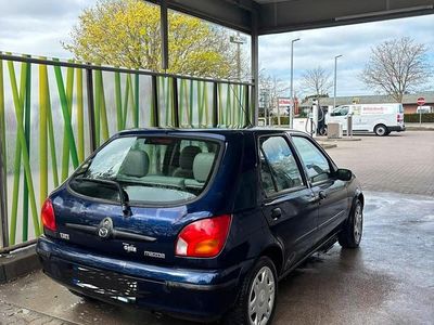 Second-hand Mazda 121 65 CP (47 kW) 2000 Albastru Hatchback