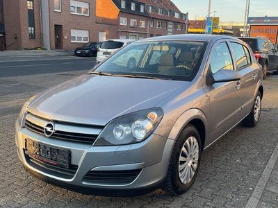 Usata Opel Astra Edition 90 CV (66 kW) 2004 Argento Berlina