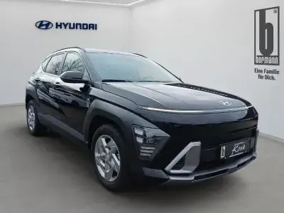 Neu Hyundai Kona Trend 137 PS (100 kW) 2025 Schwarz metallic SUV