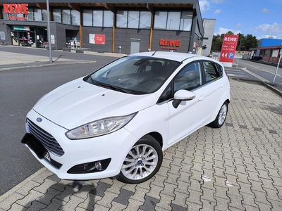 Gebraucht Ford Fiesta 92 PS (67 kW) 2014 Weiß Kleinwagen