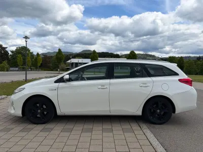 Gebraucht Toyota Auris Touring Sports 136 PS (100 kW) 2013 Weiß Kombi