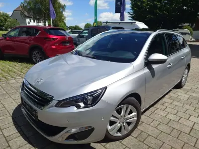 Gebraucht Peugeot 308 SW Allure 120 PS (88 kW) 2017 Cronossilber Kombi