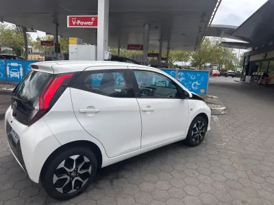 Używany Toyota Aygo 72 KM (52 kW) 2020 Szary Hatchback