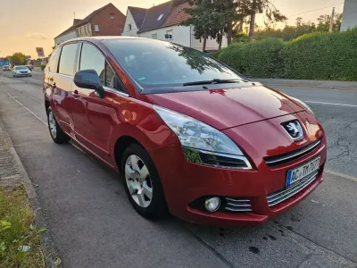 Gebraucht Peugeot 5008 Active 120 PS (88 kW) 2012 Rot Van / Kleinbus