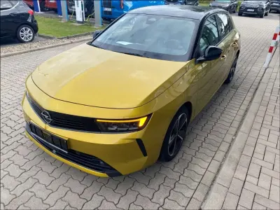 Gebraucht Opel Astra Elegance 131 PS (96 kW) 2023 Lackierung amber yellow/typ au Kleinwagen