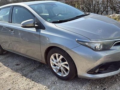 Usata Toyota Auris 112 CV (82 kW) 2017 Argento Berlina