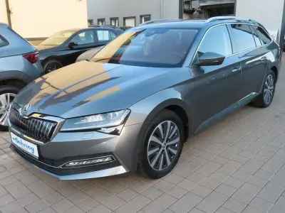 Gebraucht Skoda Superb Style 218 PS (160 kW) 2022 Blau Kombi