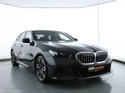 Gebraucht BMW 520 M Sport 208 PS (152 kW) 2025 Grau Limousine