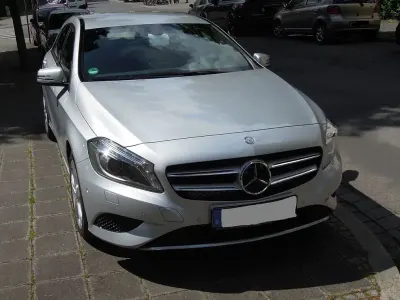 Używany Mercedes A180 Urban 122 KM (89 kW) 2013 Srebrny Sedan/Limuzyna