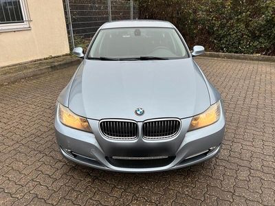 Gebraucht BMW 320 182 PS (133 kW) 2010 Blau Kombi
