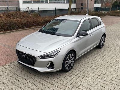Gebraucht Hyundai i30 120 PS (88 kW) 2017 Grau Limousine