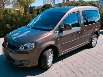 Gebraucht VW Caddy 102 PS (75 kW) 2011 Braun Van / Kleinbus