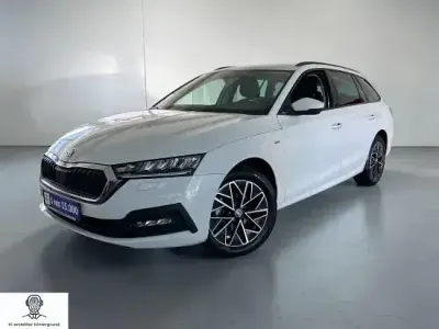 Gebraucht Skoda Octavia Clever 110 PS (80 kW) 2022 Moonweiss metallic Kombi